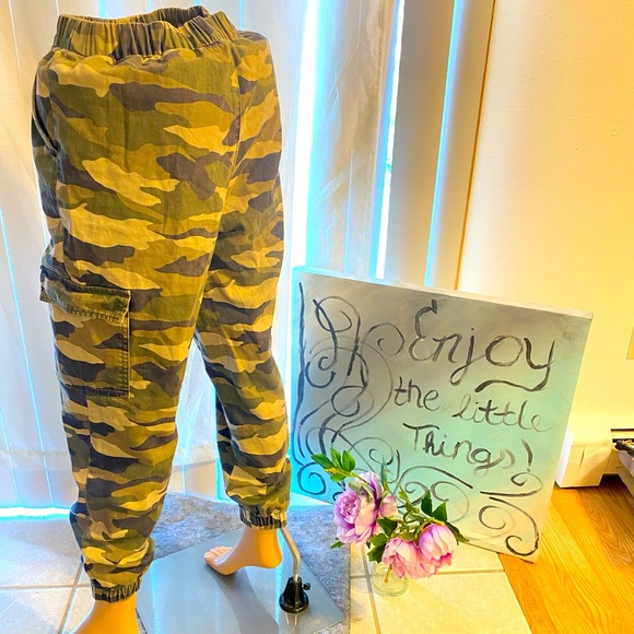 ** Billie Eilish merch** Camouflage Joggers from H&M. - Picture 9 of 11